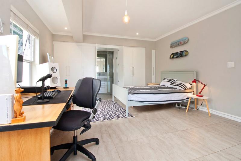 5 Bedroom Property for Sale in Noordhaven Western Cape